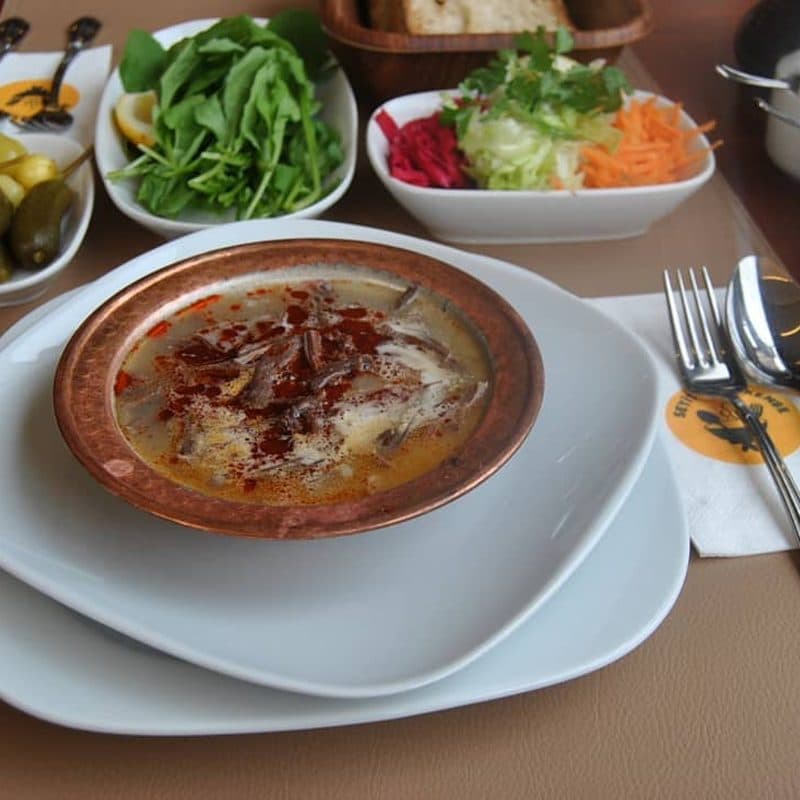 Beyran çorbası bakır kâsede
