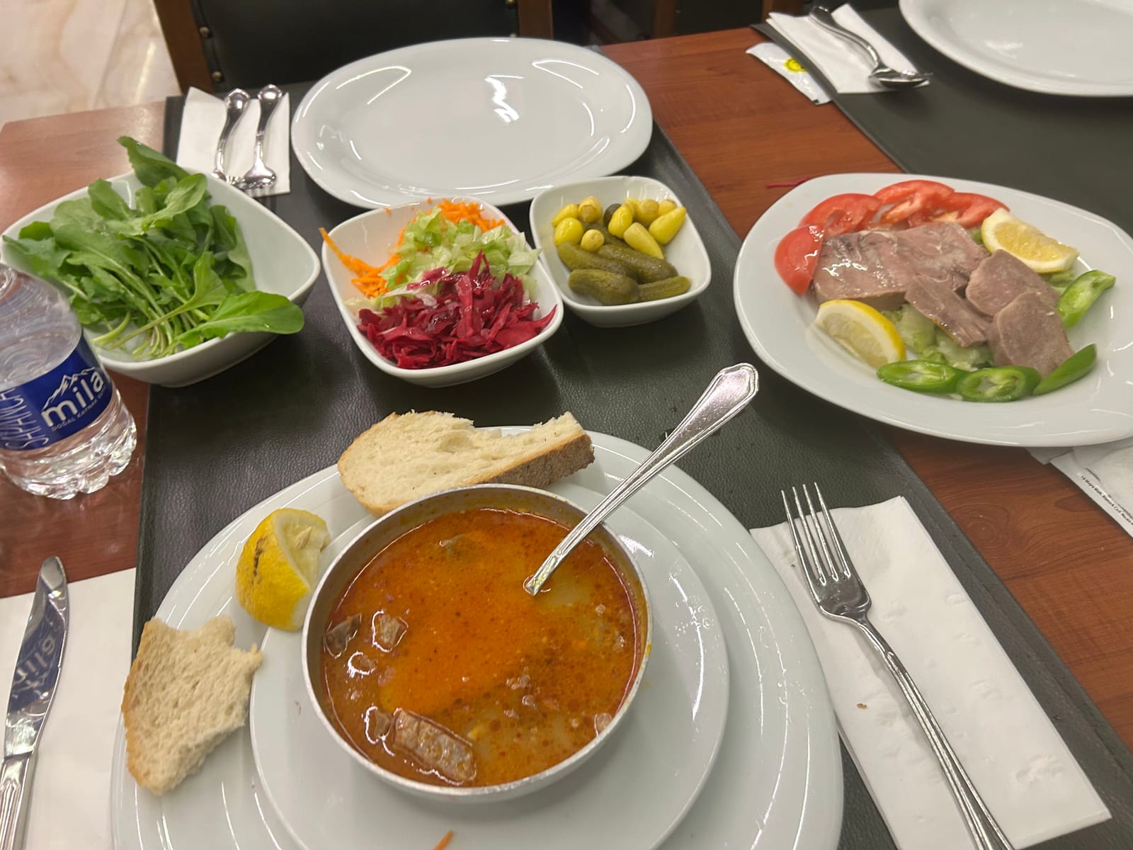 Çorba ve söğüş servisi