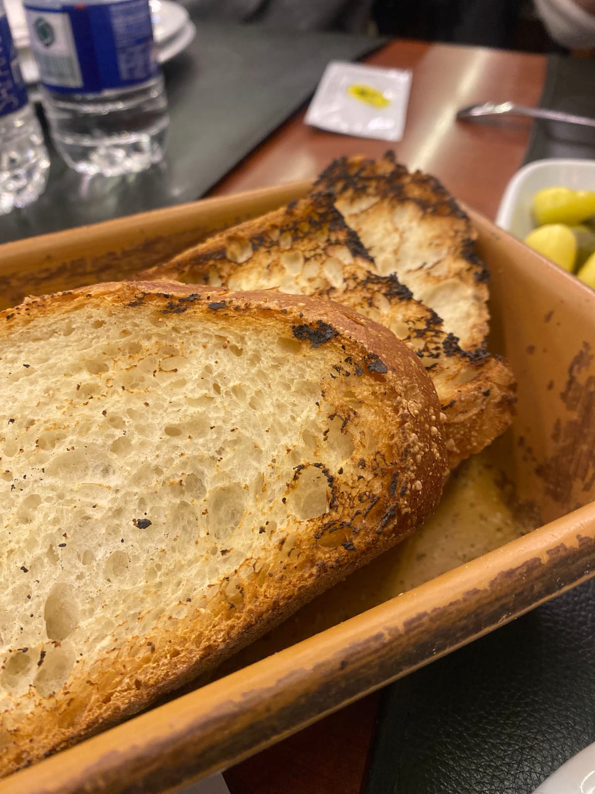 Közlenmiş ekmek servisi