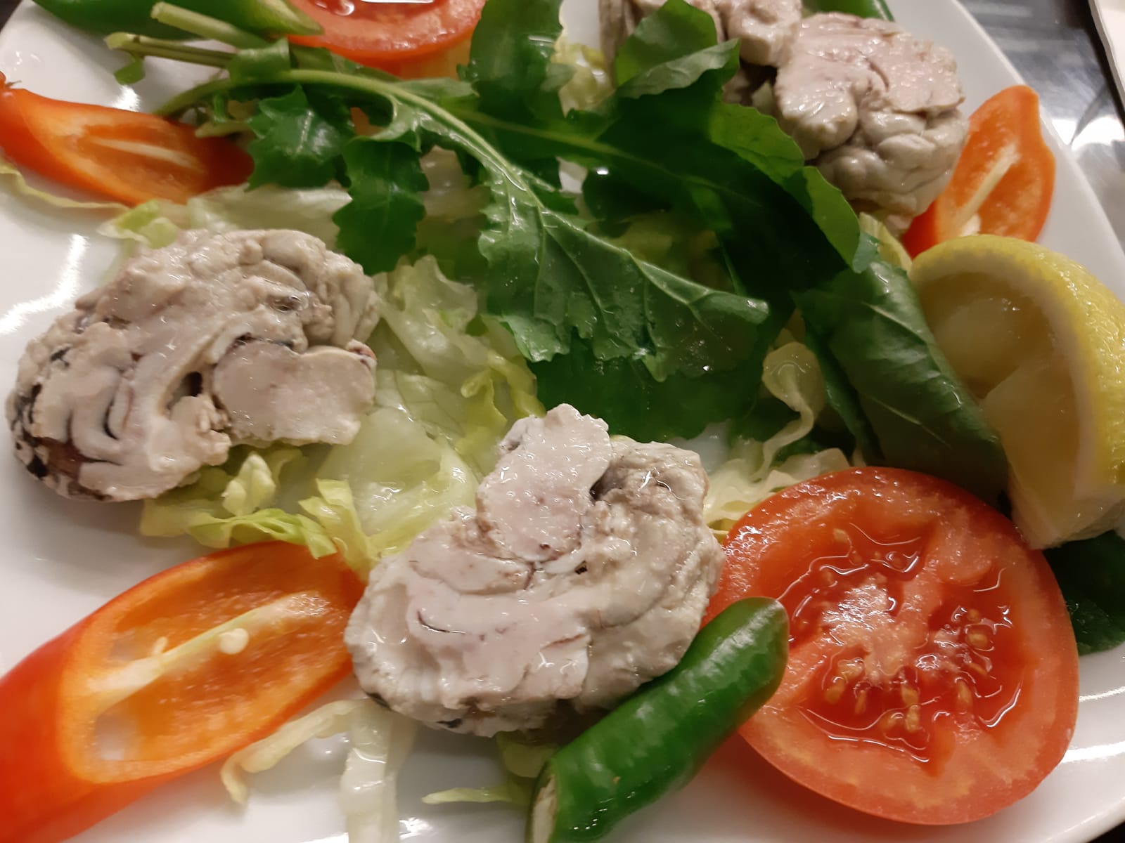 Beyin söğüş salatası
