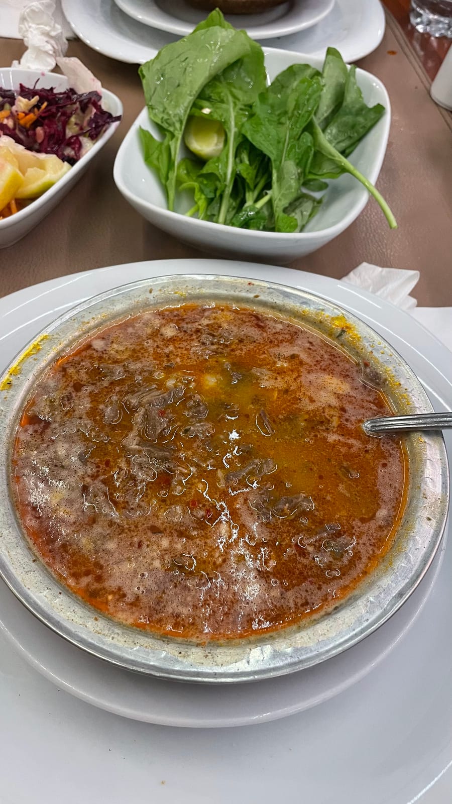 Çorba, roka ve salata servisi