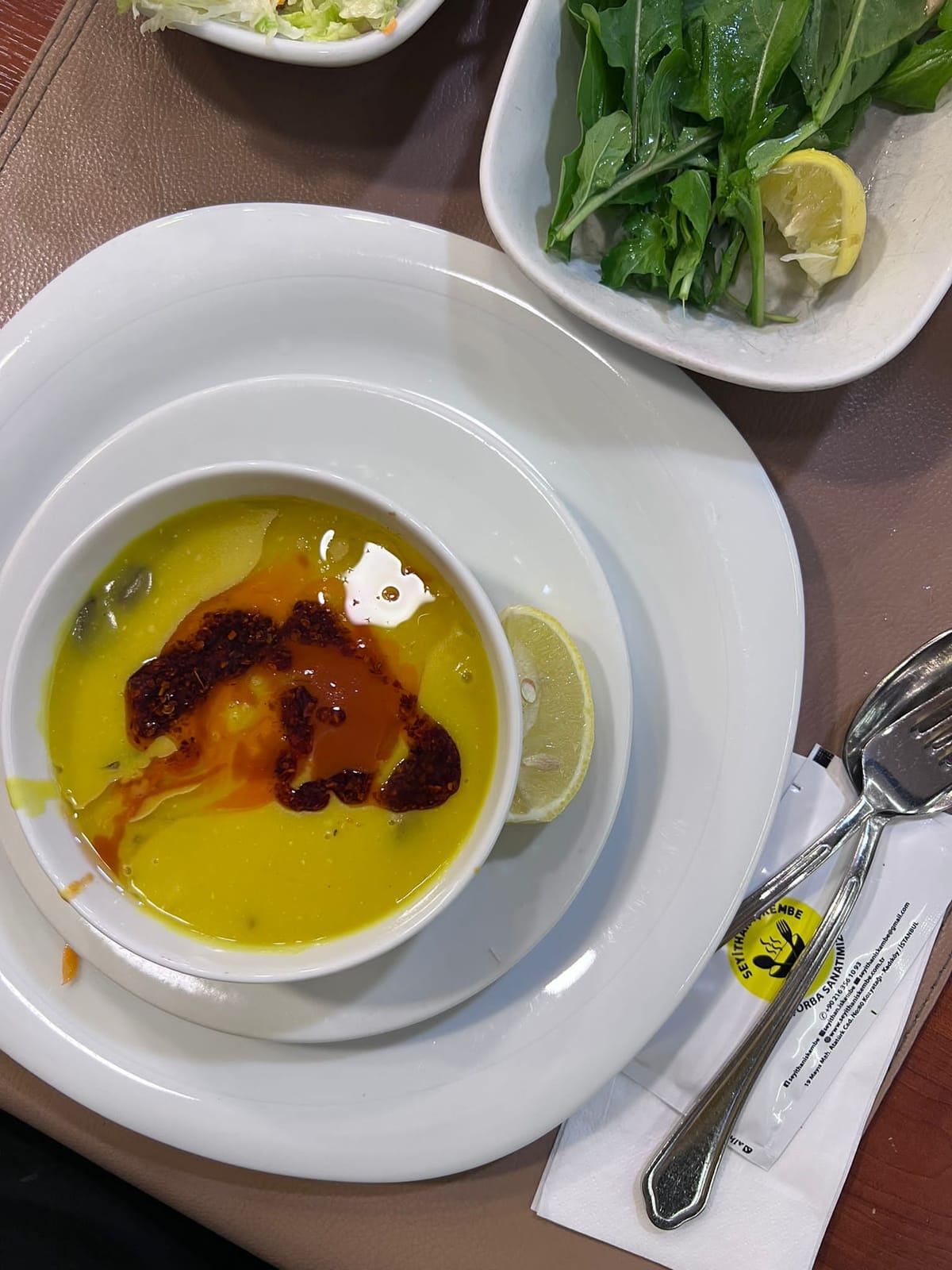 Mercimek çorbası ve roka