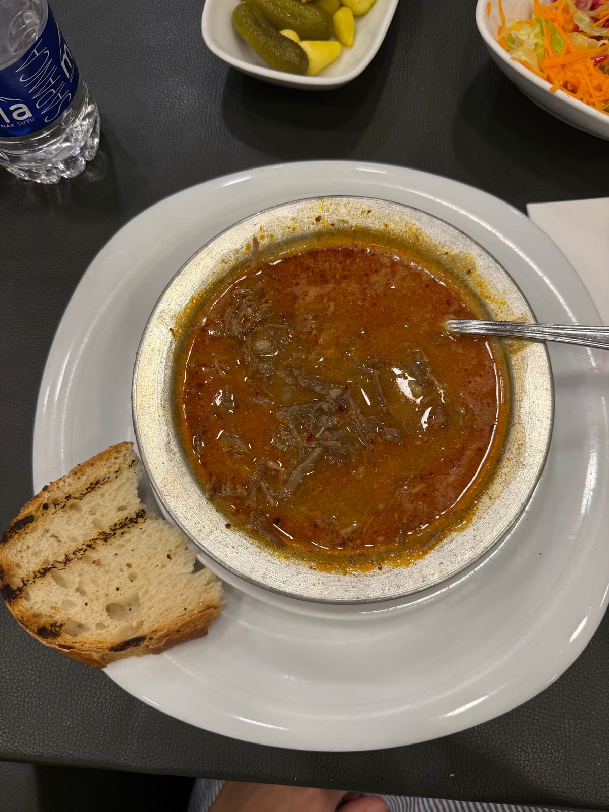 İşkembe çorbası ve ekmek