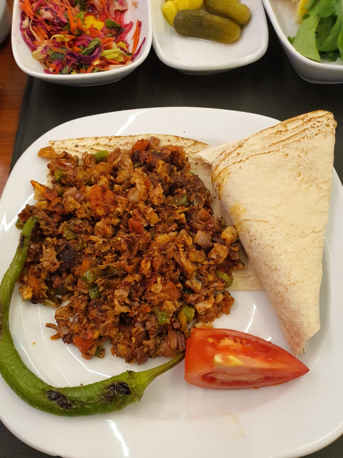 Kavurma tabağı ve lavaş