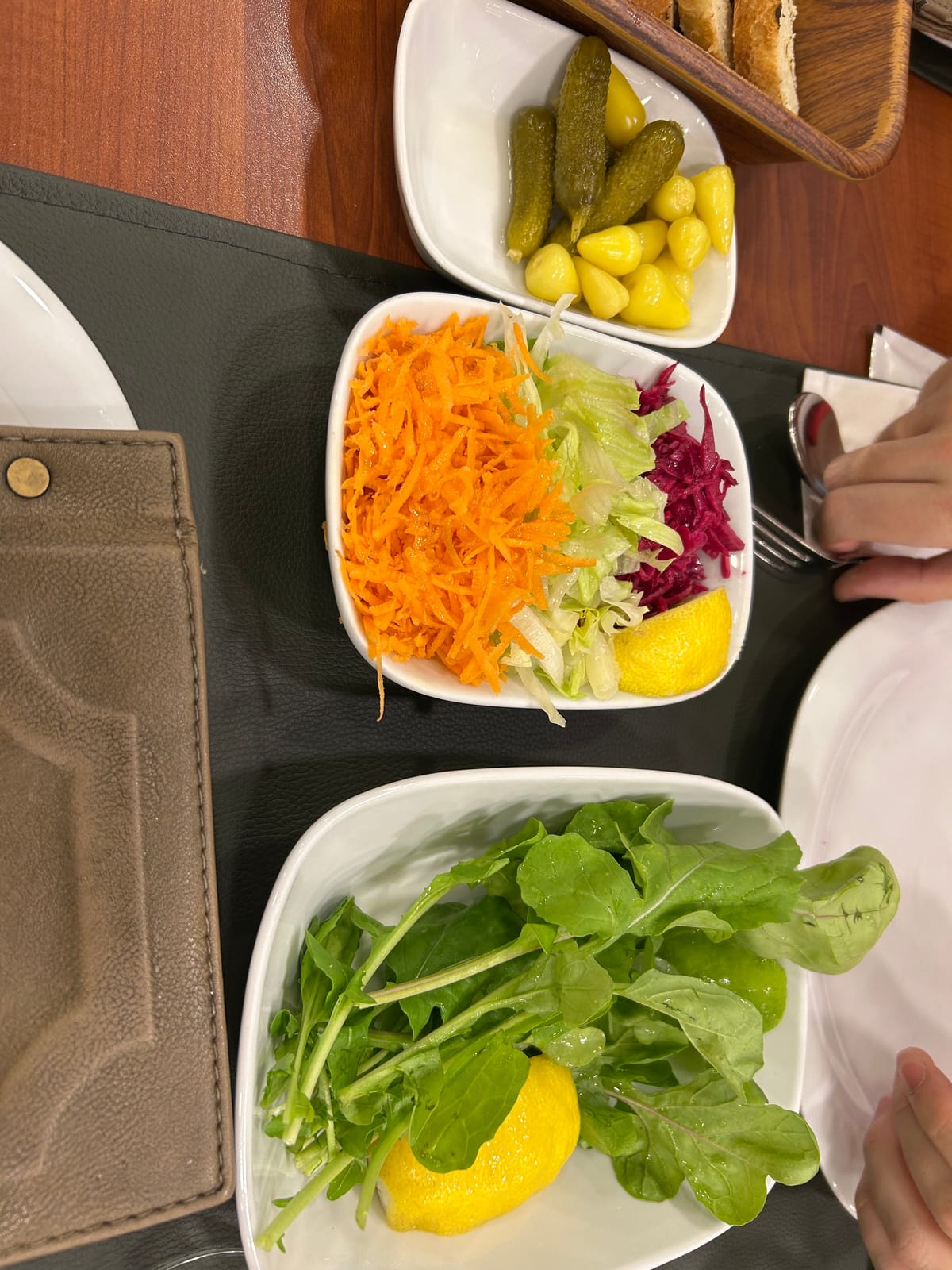 Salata ve turşu servisi