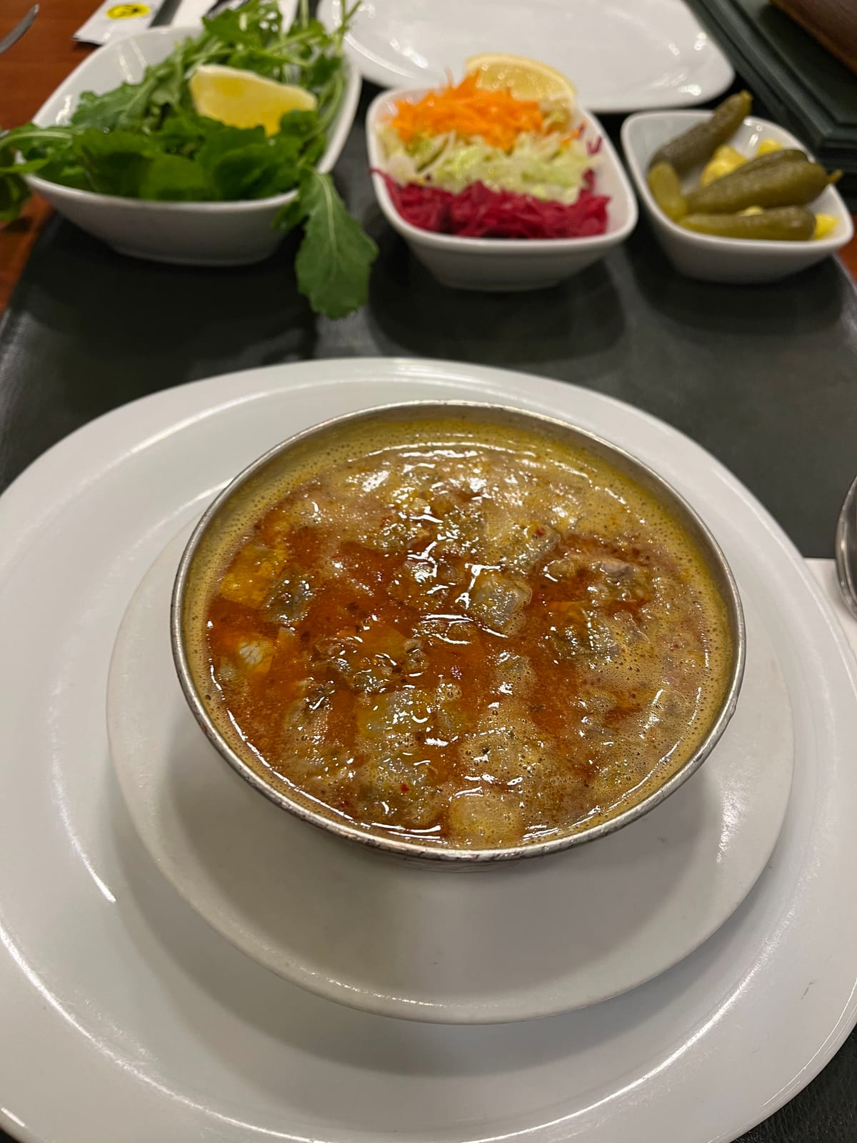 İşkembe çorbası ve mezeler